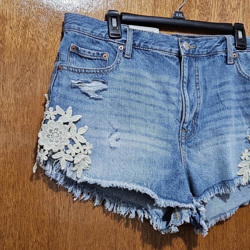 Aeropostal/vintage/ high-rise/denim shorts/ floral details/blue color/size 16 - Picture 4 of 13